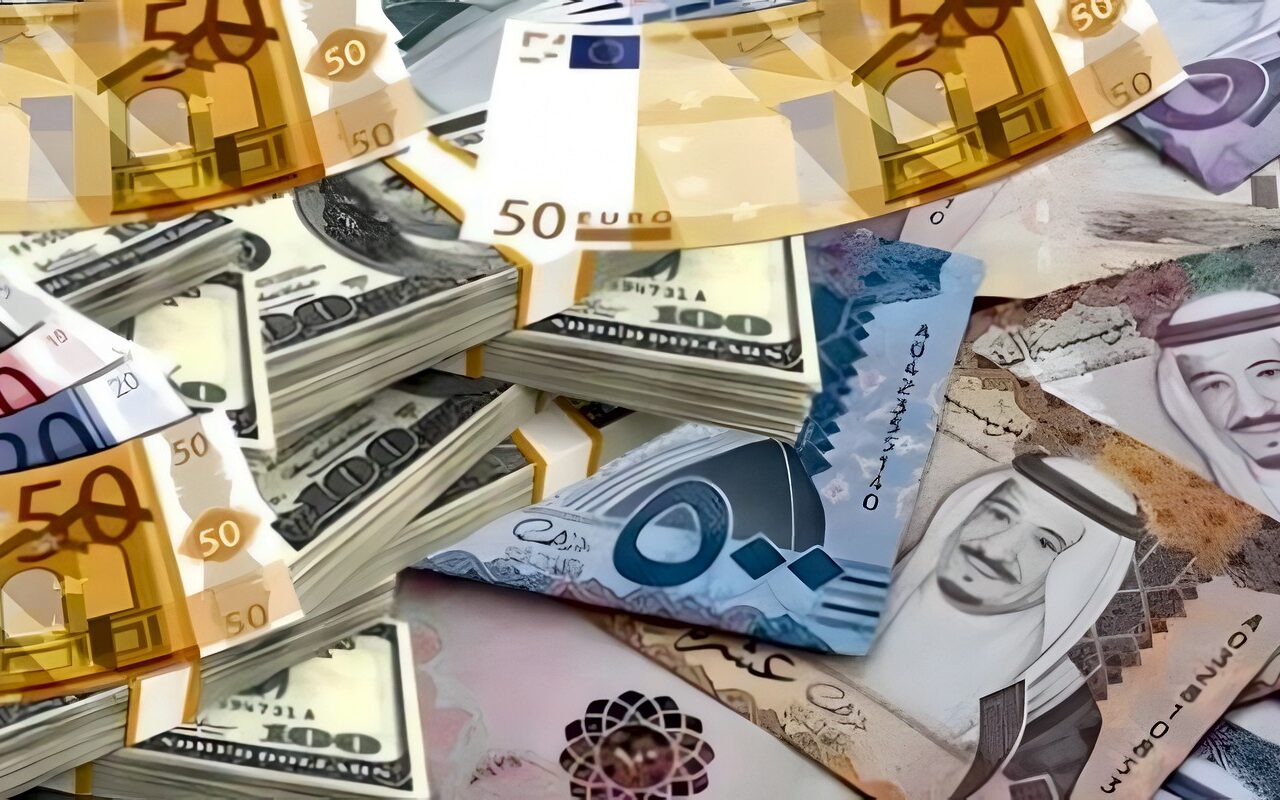 أسعار العملات الأجنبية والعربية اليوم في البنوك.. تحديث لحظي