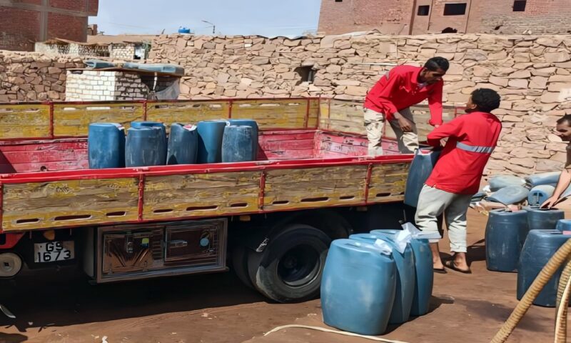 ضبط 2500 لتر مواد بترولية داخل مخزن قبل بيعها بالسوق السوداء بأسوان