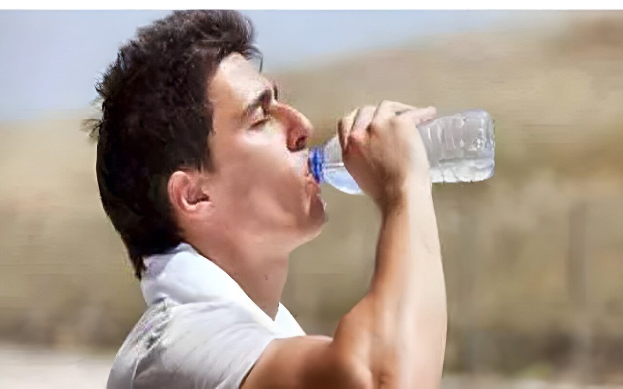 الصداع والتعب والدوخة.. ماذا يحدث لجسمك عند إهمال العطش لفترات طويلة