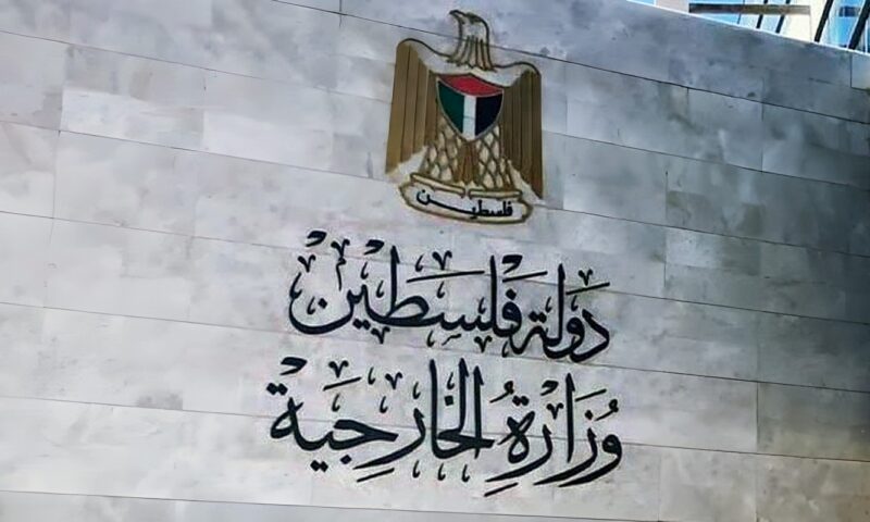 الخارجية الفلسطينية تدين إحراق مستوطنين مسجدا وممتلكات للمواطنين شمال شرق القدس