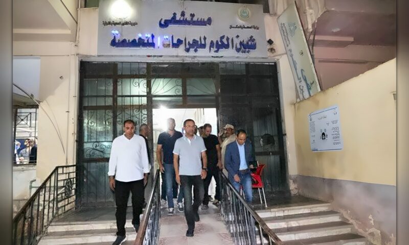 محافظ المنوفية يفاجئ مستشفى شبين الكوم للجراحات ويصرف 70 ألف جنيه مكافآت للأطقم الطبية