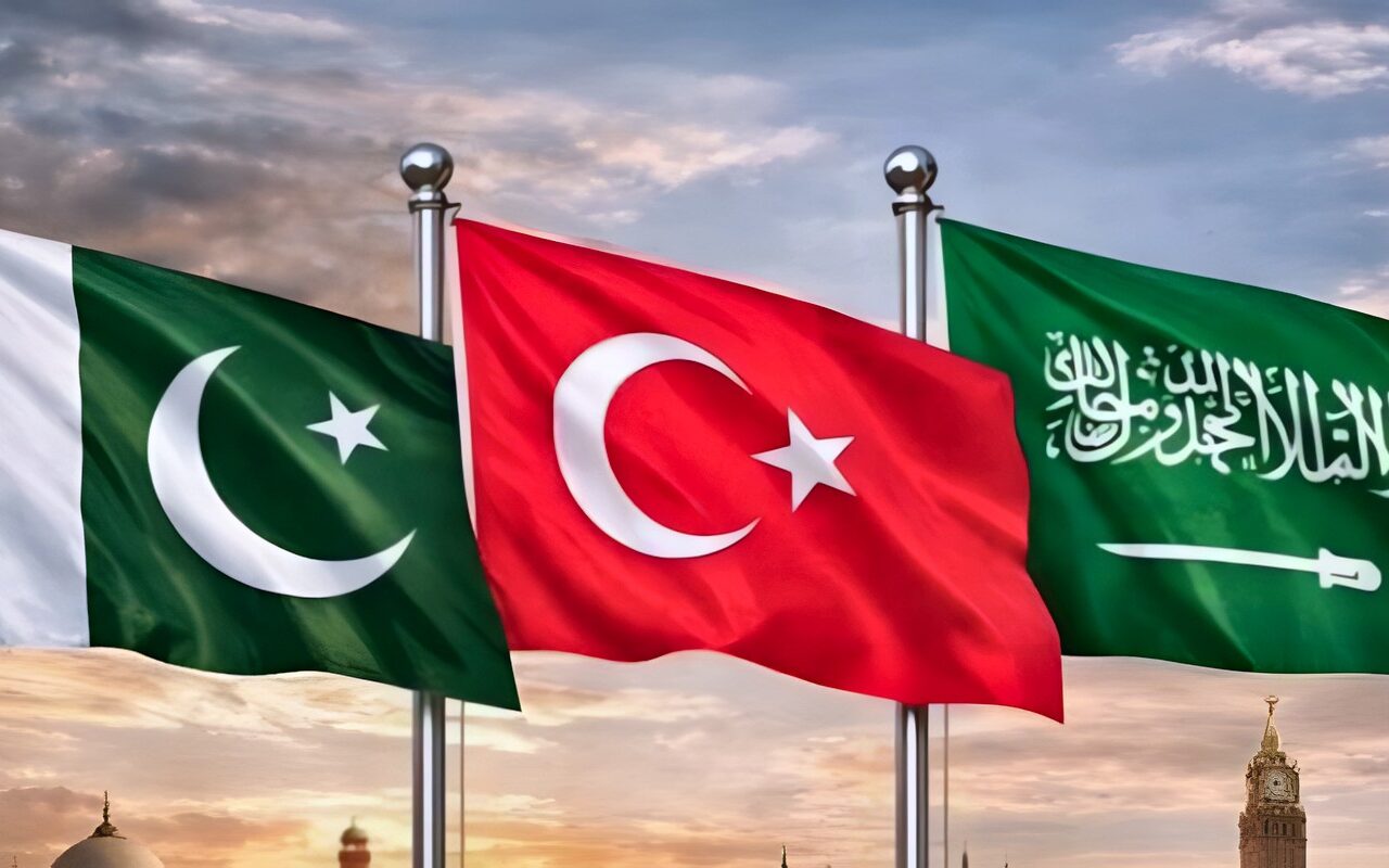 وزير الدفاع السعودي وقائد الجيش الباكستاني ورئيس الاستخبارات التركية في اجتماع مرتقب بإيران اليوم