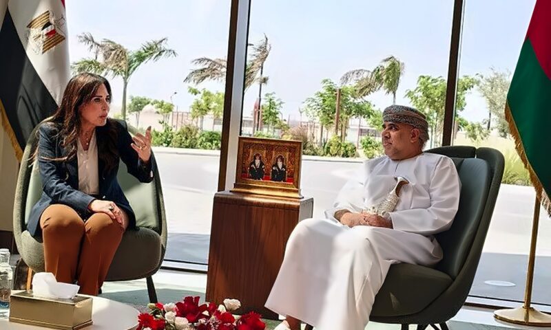 وزير الإسكان العُماني يشيد بالتجربة المصرية ويستعرض مشروع مسقط الكبرى ومدينة السلطان هيثم