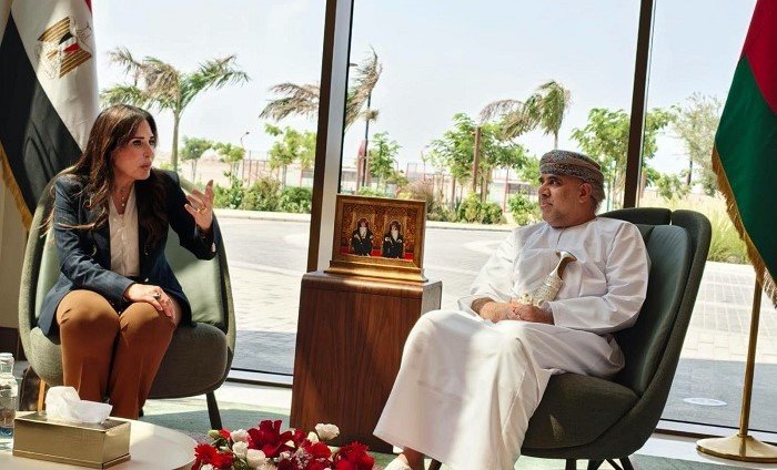 وزير الإسكان العُماني يشيد بالتجربة المصرية ويستعرض مشروع مسقط الكبرى ومدينة السلطان هيثم