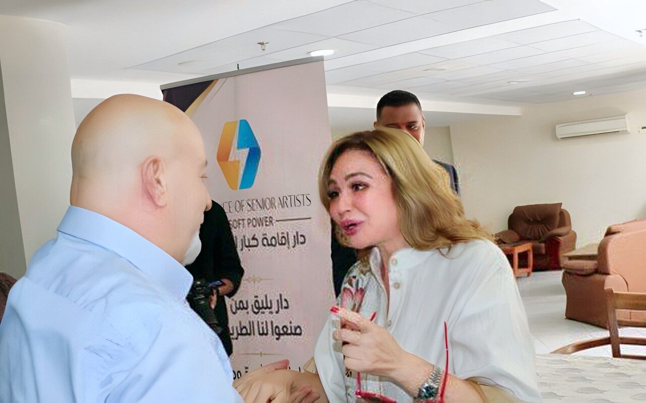 ذكريات «قصة الأمس» تجمع إلهام شاهين ونبيل نور الدين في دار كبار الفنانين