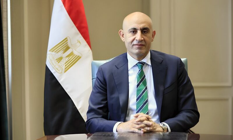 محمد عبد اللطيف للمعلمين: تحملون على عاتقكم مسؤولية بناء الإنسان وصناعة مستقبل الوطن