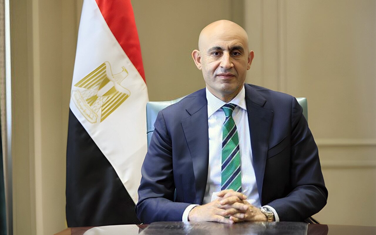 عاجل | التعليم تكشف حقيقة فيديو معلمة تعتدي على طالب وتحسم الجدل بشأن مدرس الفيزياء بدمياط