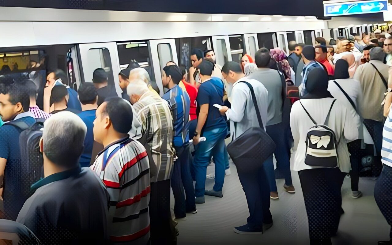 «المترو» يكشف كواليس توقف قطار الخط الثاني بمحطة الدقي ونزول الركاب على القضبان