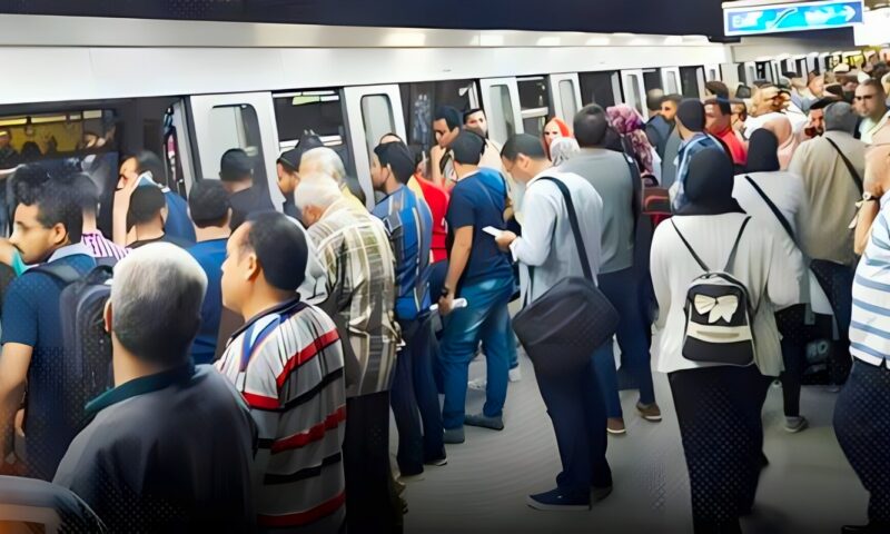 «المترو» يكشف كواليس توقف قطار الخط الثاني بمحطة الدقي ونزول الركاب على القضبان
