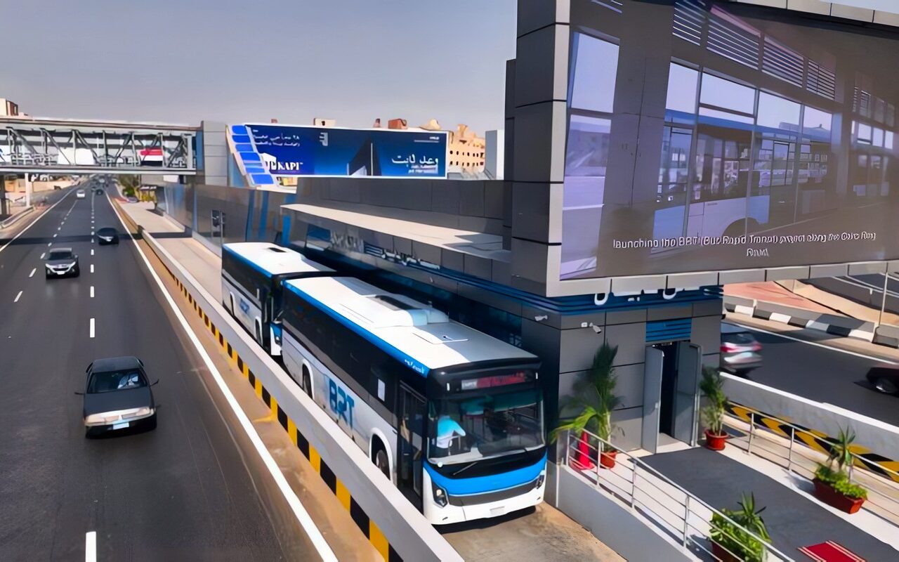 الأتوبيس الترددي السريع.. تحركات عاجلة لمواجهة الزحام على طريق BRT
