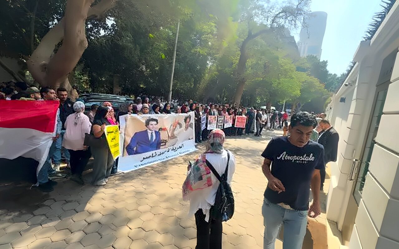 عاجل| مصريون ينظمون وقفة احتجاجية تنديدا بدعم هولندا للإرهاب وتضامنا مع أحمد ناصر