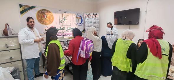 مدبولي يستعرض نتائج قافلة طبية في الجيزة.. الكشف على 1203 مواطنين وصرف 206 نظارات طبية