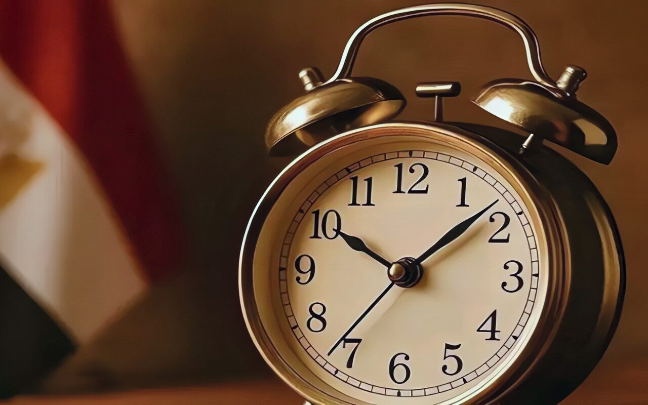 التوقيت الشتوي في مصر.. 5 أمور يجب معرفتها قبل تغيير الساعة