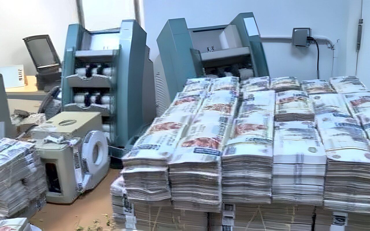 اشترى شقق وعربيات.. ضبط متهم بغسل 15 مليون جنيه حصيلة نشلطه في الهجرة غير الشرعية