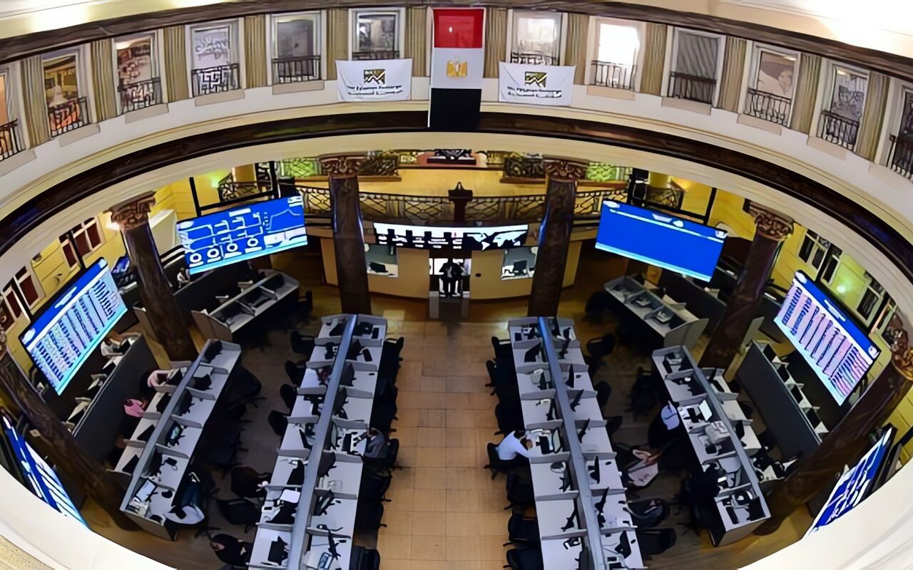 تراجع جماعي لمؤشرات البورصة في منتصف التعاملات تحت ضغط مبيعات الأجانب