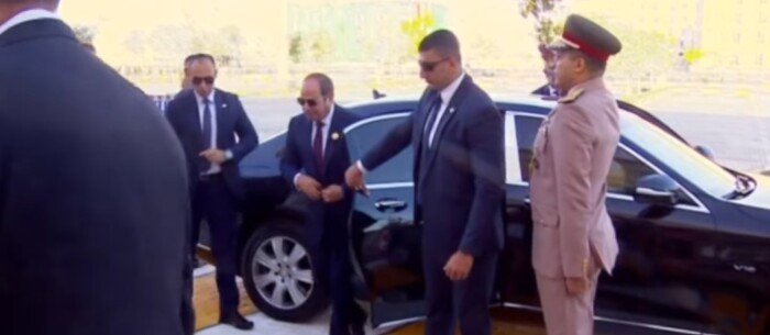 الرئيس السيسي يصل إلى مقر منتدى العلمين أفريقيا للأعمال بالعلمين الجديدة