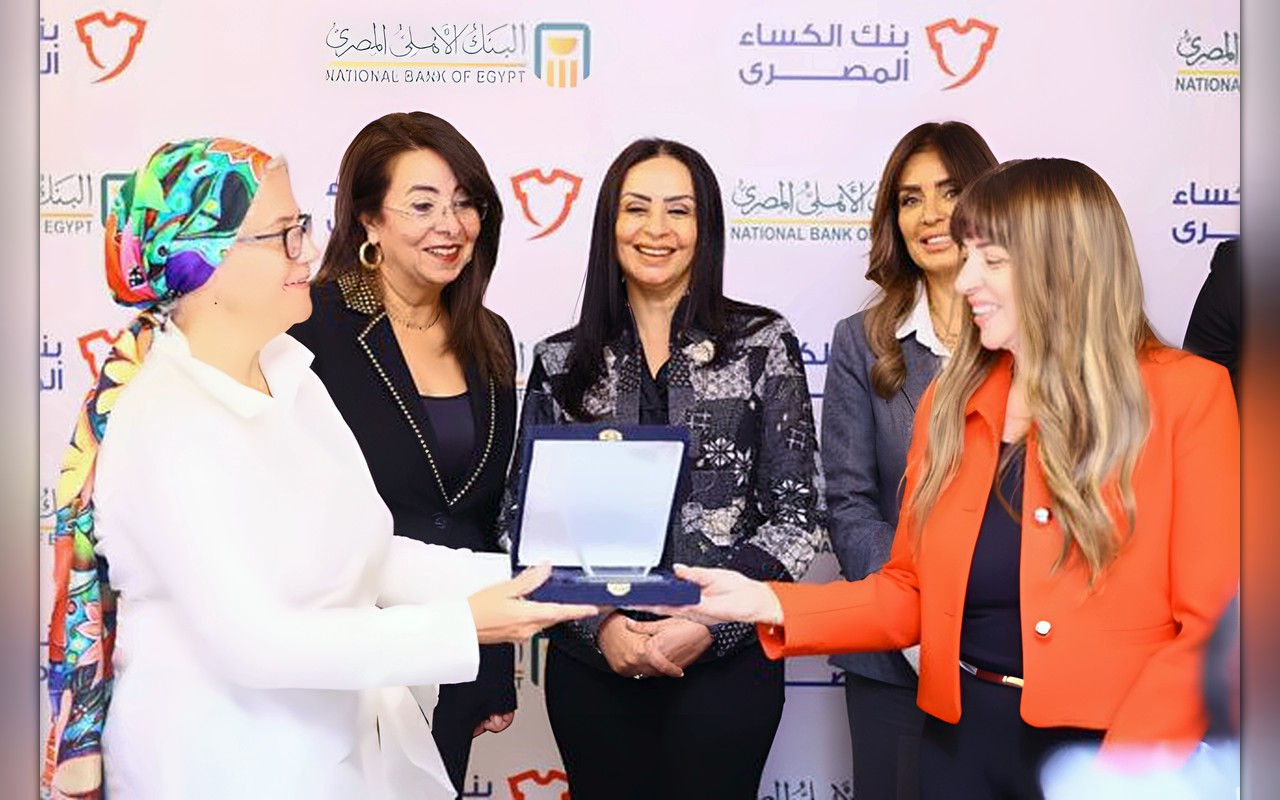 «ملابس بكرامة».. شراكة جديدة تجمع البنك الأهلي وبنك الكساء لدعم الأسر المصرية