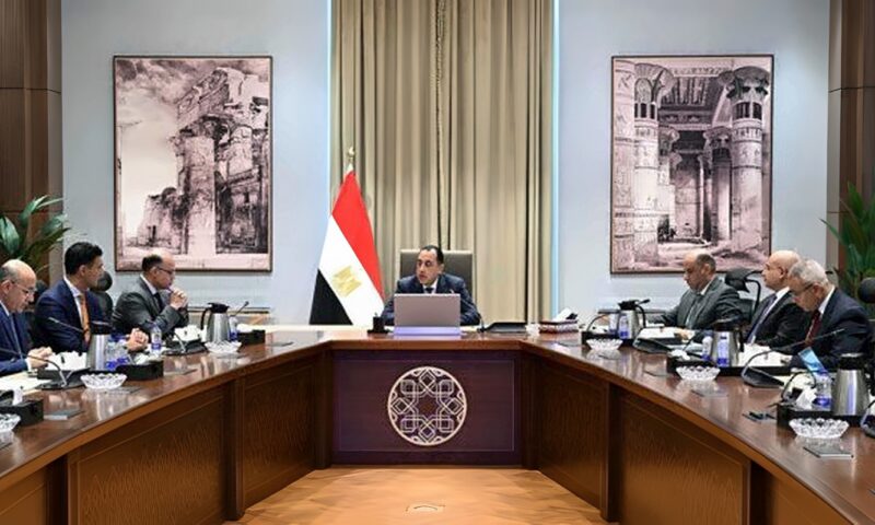 قبل انطلاق «منتدى مصر 2026».. مدبولي يبحث جذب الاستثمارات وتعزيز الصادرات وتوفير فرص العمل