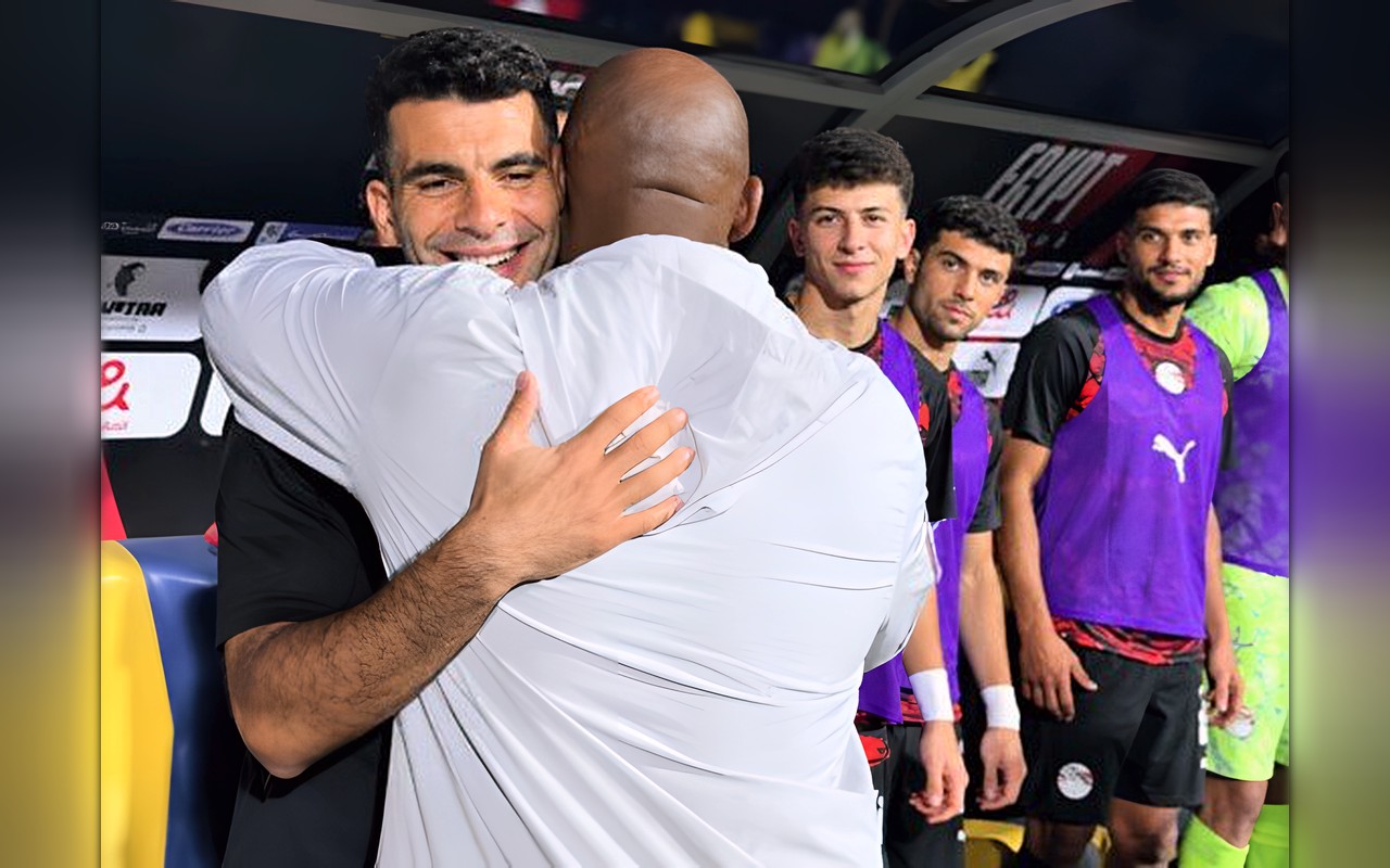 «حضن» مفاجئ من «موسيماني» لـ «زيزو» في مباراة مصر وجنوب إفريقيا «فيديو»