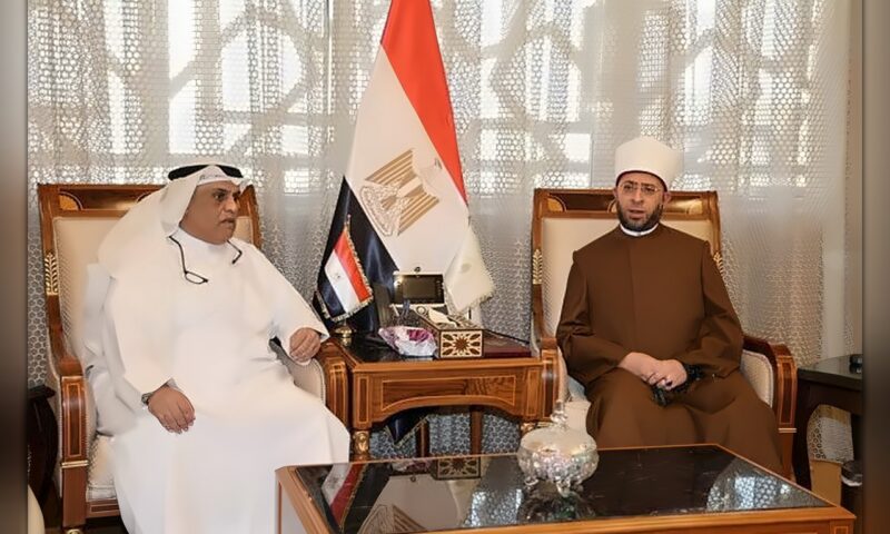 وزير الأوقاف يبحث مع مدير المكتب الكويتي للمشروعات الخيرية دعم العمل الدعوي والتثقيفي