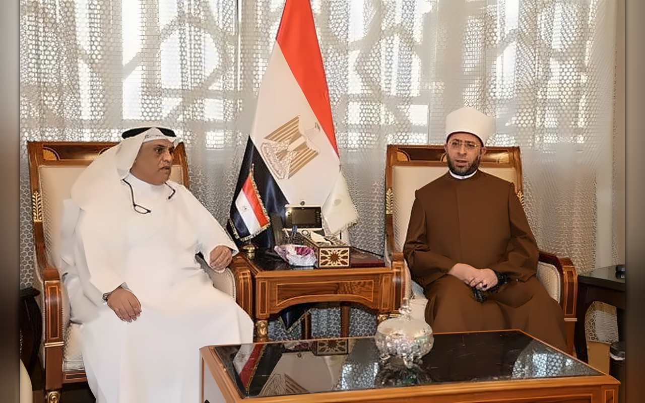 وزير الأوقاف يبحث مع مدير المكتب الكويتي للمشروعات الخيرية دعم العمل الدعوي والتثقيفي