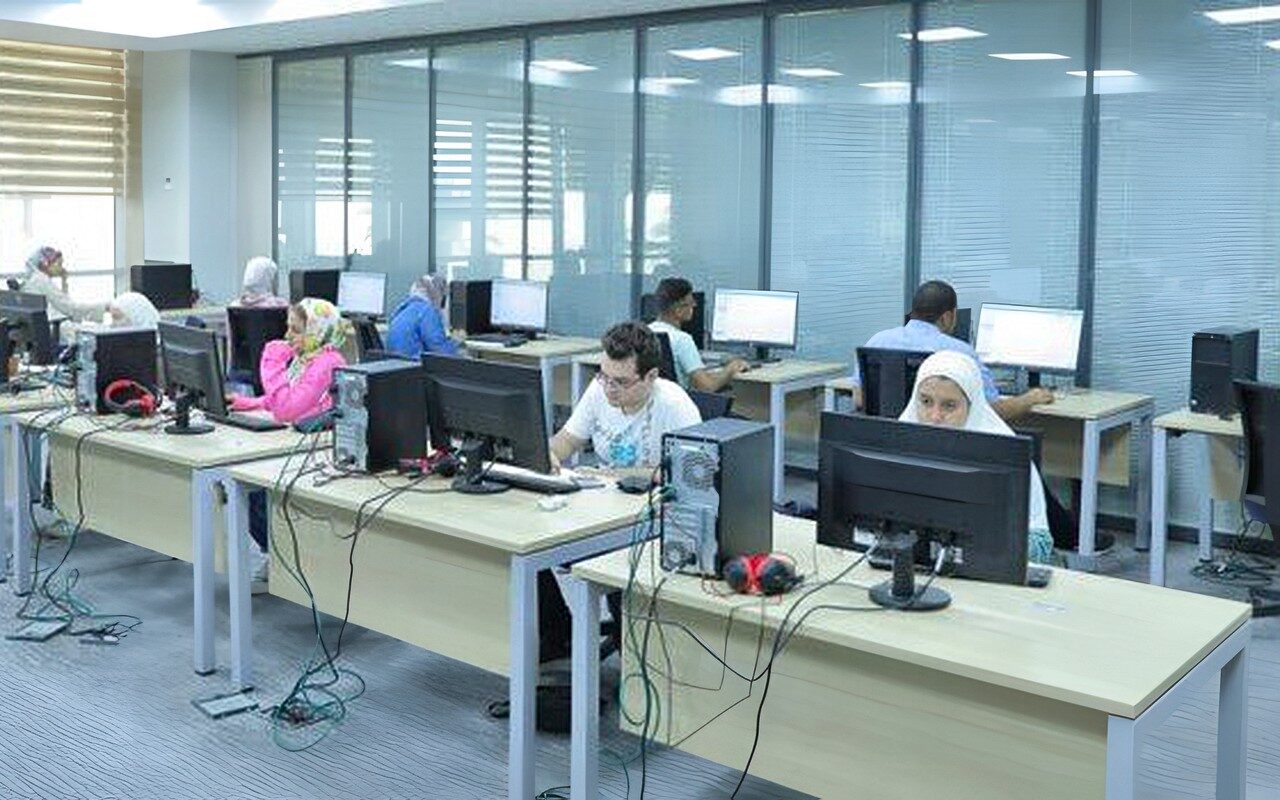 سداد مصروفات الجامعة واستخراج الكارنيه.. الخطوات المطلوبة للطلاب