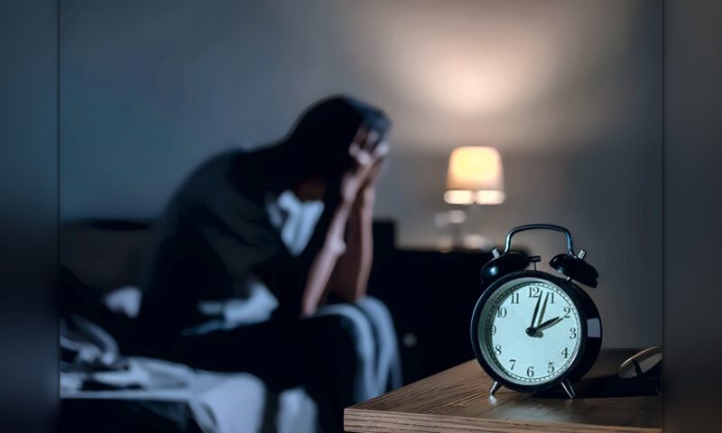 النوم أقل من 5 ساعات يوميًا.. دراسة تكشف المخاطر الصحية المحتملة