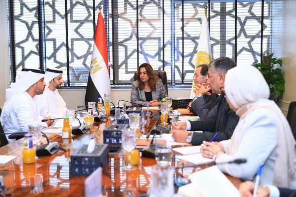 مصر والإمارات تبحثان تعزيز التعاون في حماية الطيور والحياة البرية بمحمية العميد