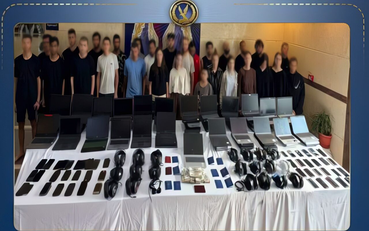 الداخلية تضبط تشكيلا عصابيا دوليا ضم 28 أجنبياً استولوا على أموال المودعين بالبنوك خارج البلاد