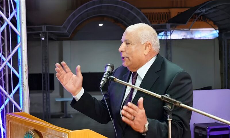 محافظ مطروح يهدي رحلات عمرة لأسر الشهداء ومحاربي أكتوبر