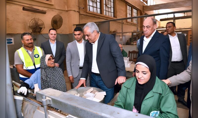 خلال جولته بمصنع 27.. وزير الإنتاج الحربي يؤكد أهمية الاستثمار في العنصر البشري