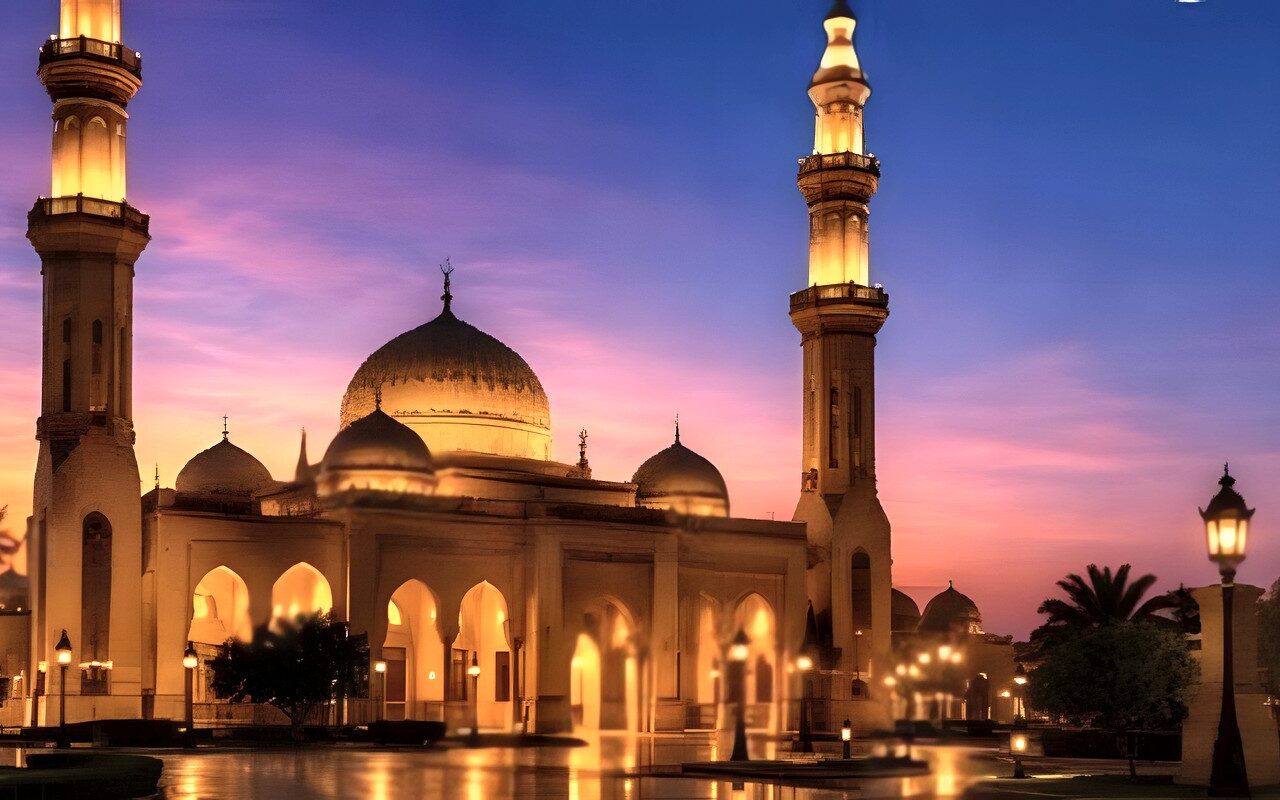 موعد أذان العشاء.. مواقيت الصلاة اليوم الجمعة 23 أكتوبر 2026
