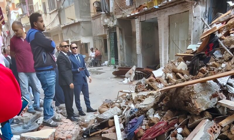 النيابة تعاين موقع عقار الترعة المردومة المنهار في الإسكندرية