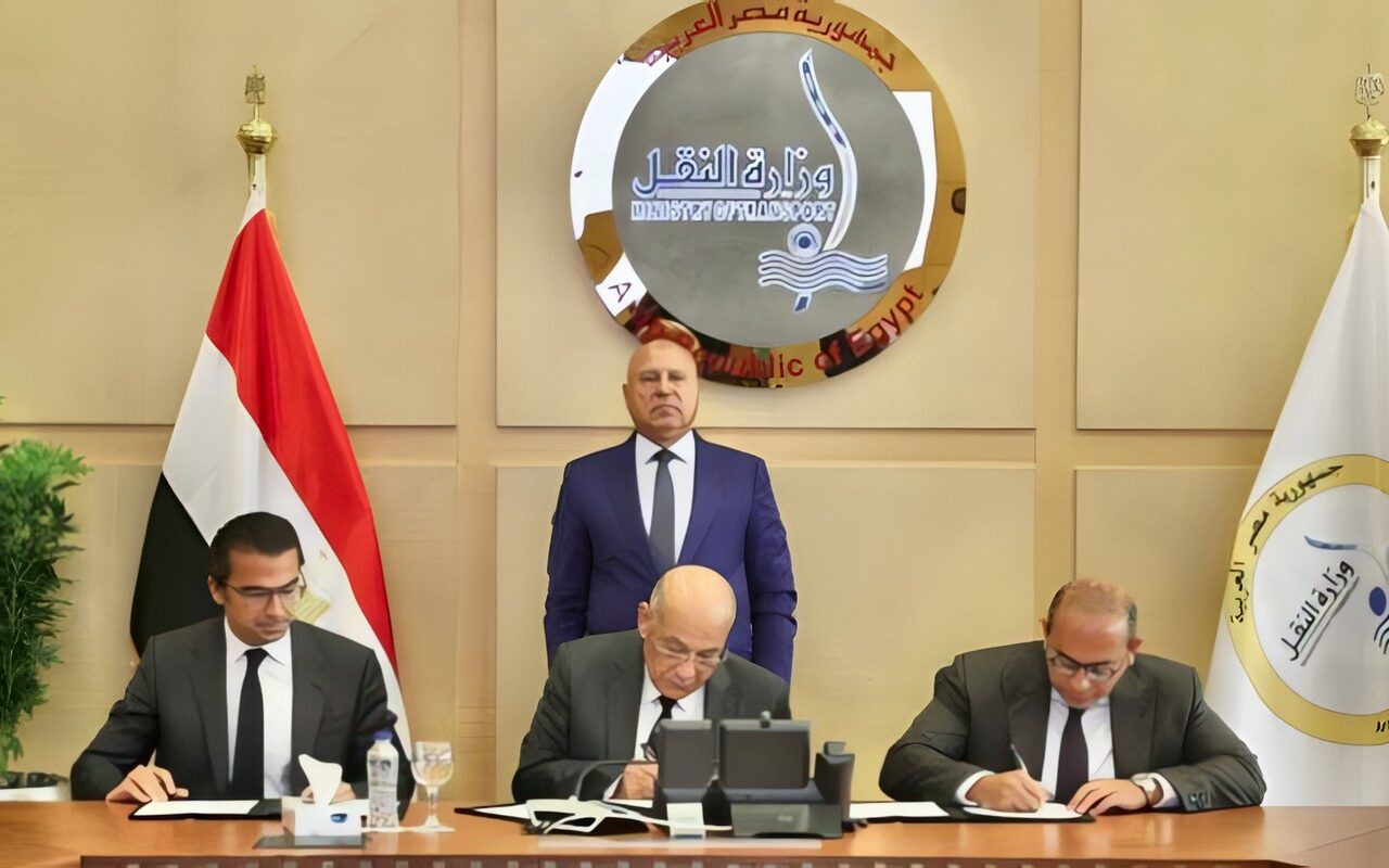 وزير النقل يشهد توقيع مذكرة تفاهم لإنشاء مركز لوجستي دولي بميناء الدخيلة