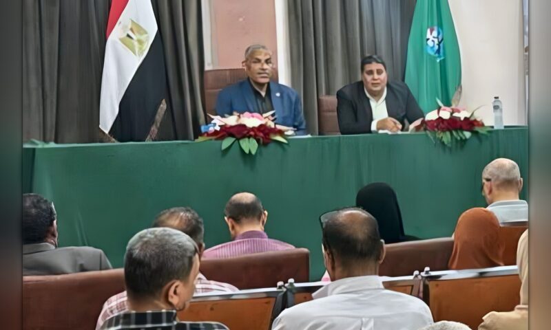 سكرتير عام الفيوم يتابع ملفات التصالح وتقنين أراضي الدولة وتحسين الخدمات بسنورس