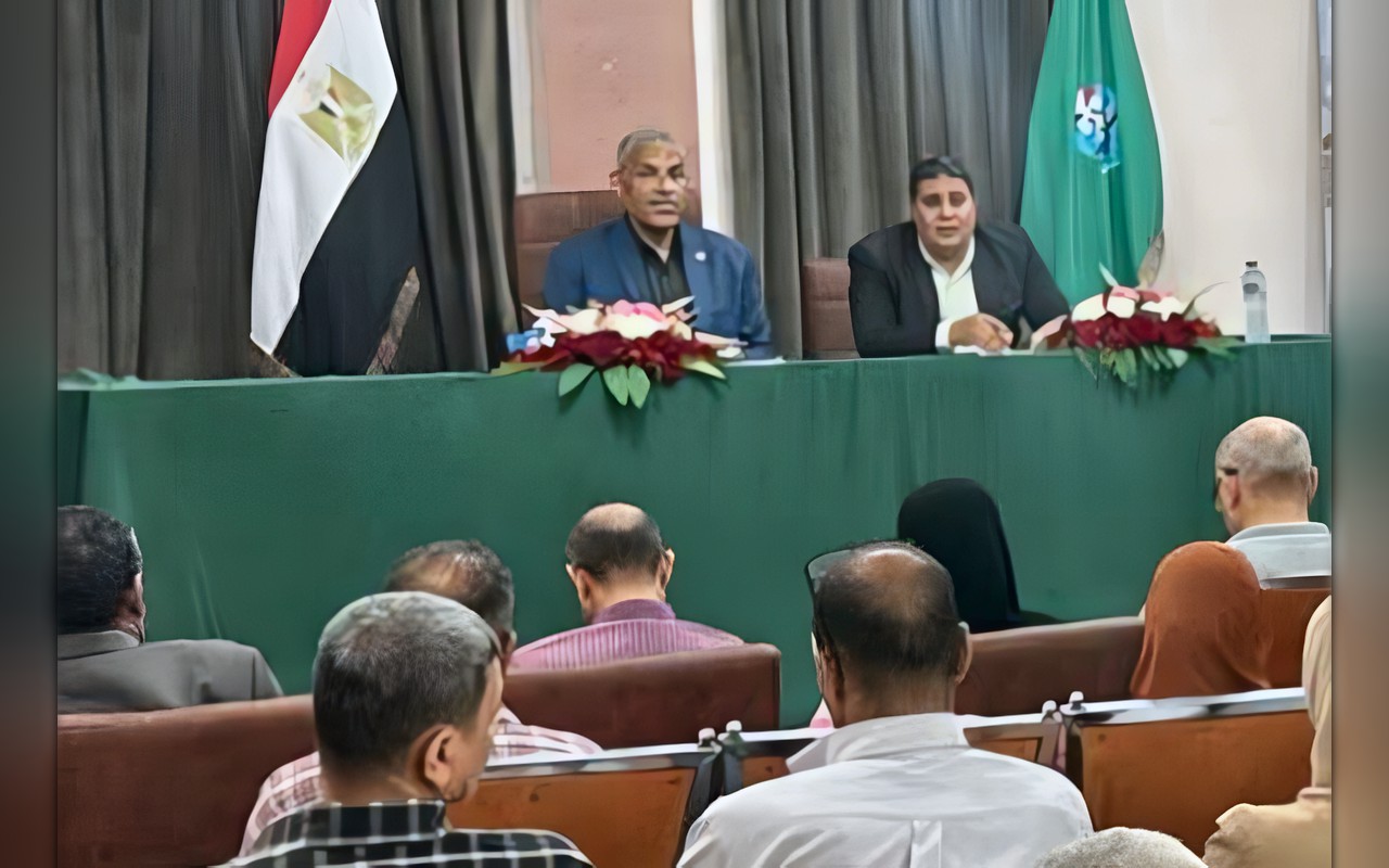 سكرتير عام الفيوم يتابع ملفات التصالح وتقنين أراضي الدولة وتحسين الخدمات بسنورس