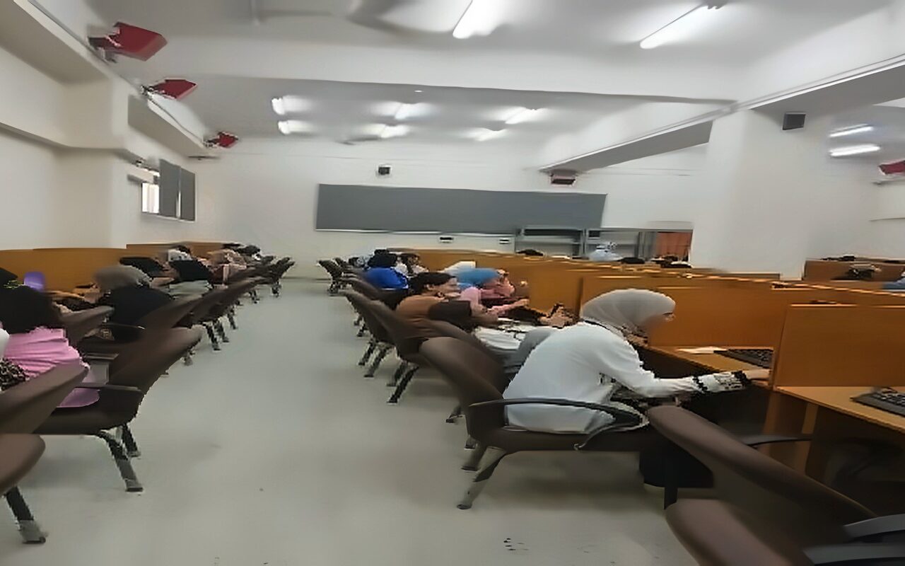 جامعة العاصمة تتيح منصة تفاعلية لتنمية مهارات اللغة الإنجليزية لطلاب الفرقة الأولى