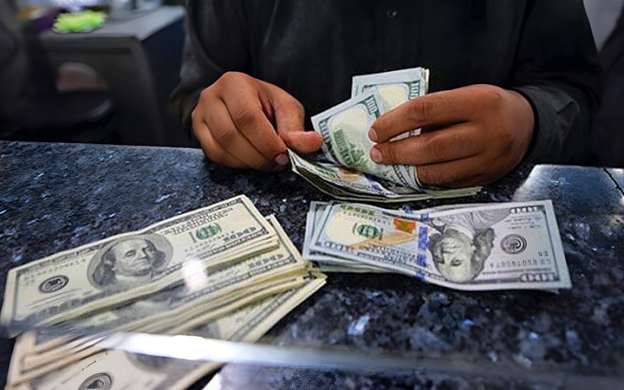 الدولار يرتفع أمام الجنيه اليوم الثلاثاء 6 أكتوبر.. تحرك جديد بالبنوك