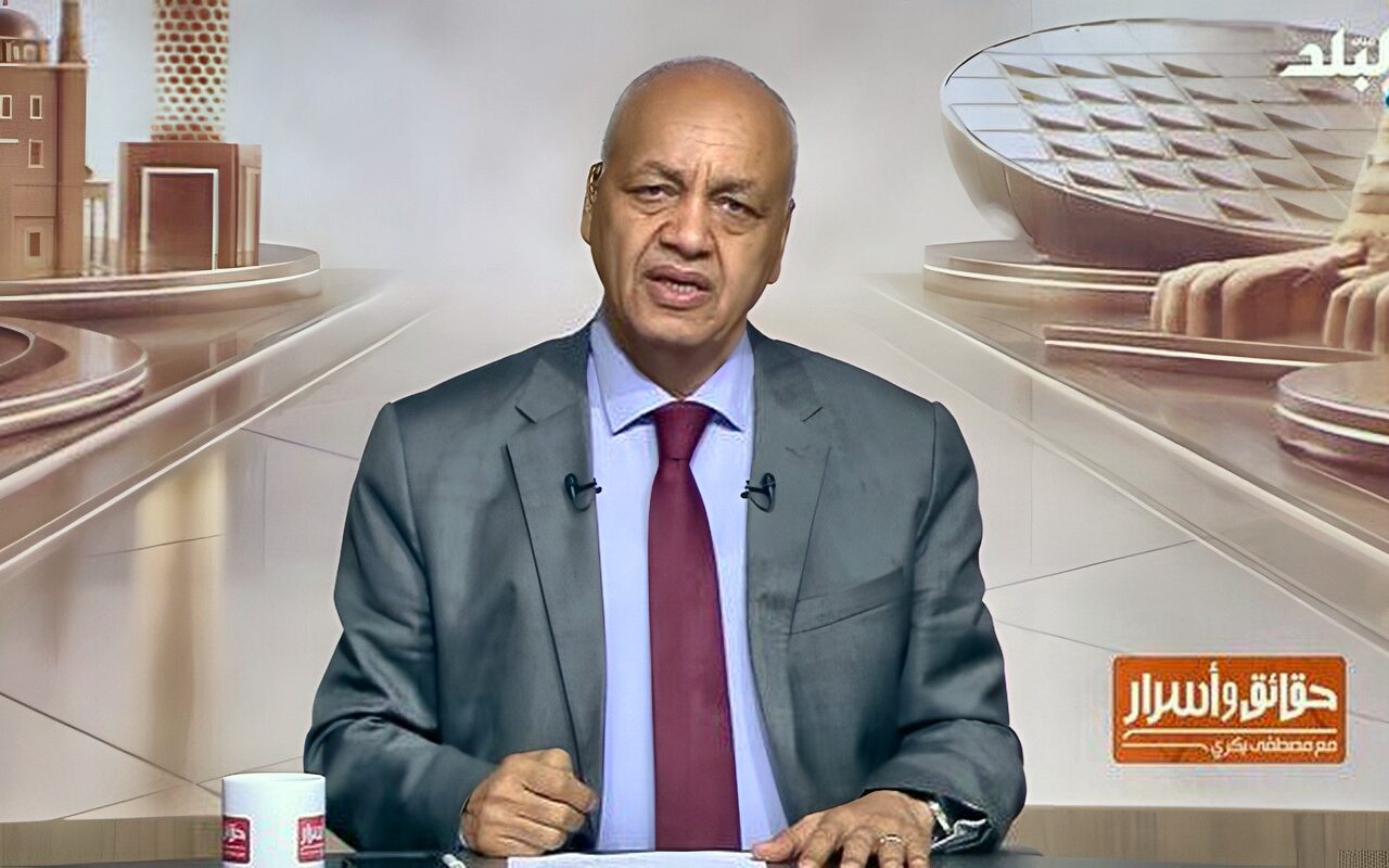 مصطفى بكري يشيد بحل أزمة الظلام أعلى كوبري المعنّى بقنا ويشكر وزير النقل