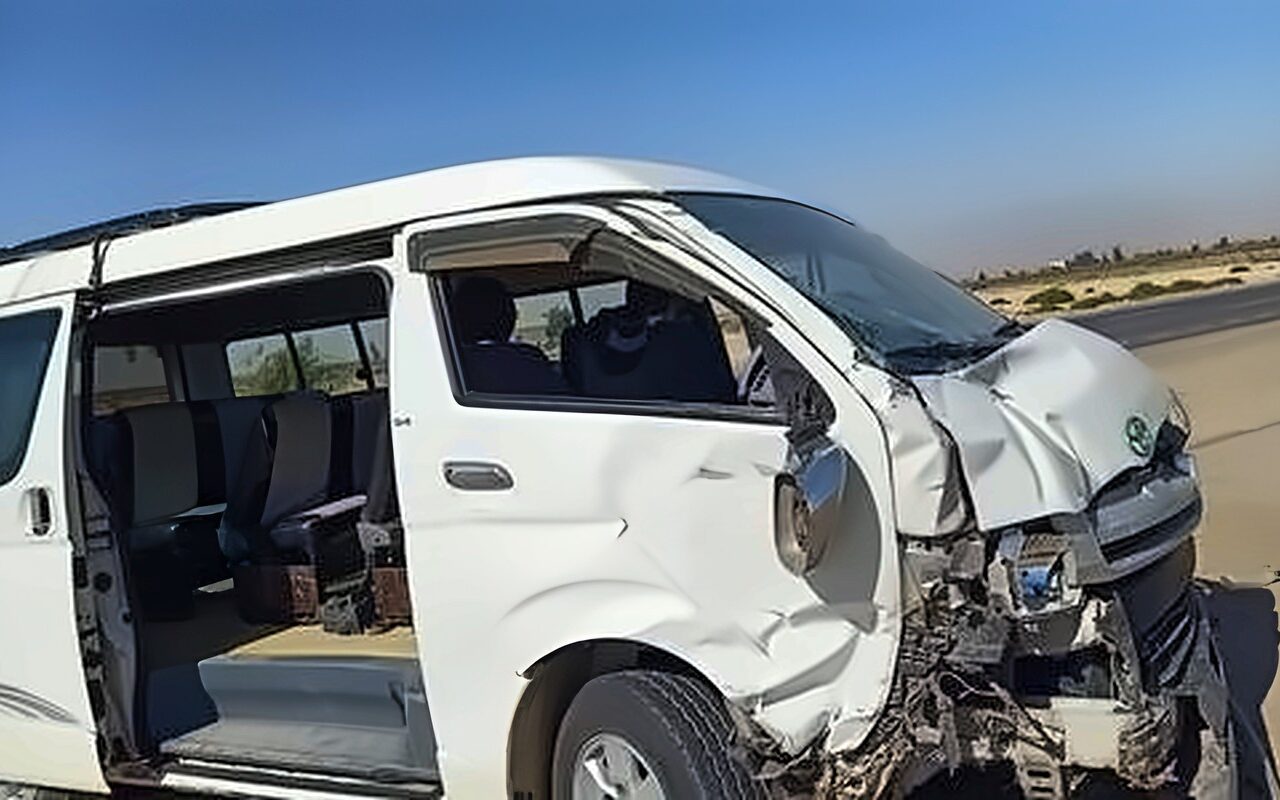 التحفظ على سائق التريلا المتسبب في مصرع شخص وإصابة 13 بحادث رأس غارب