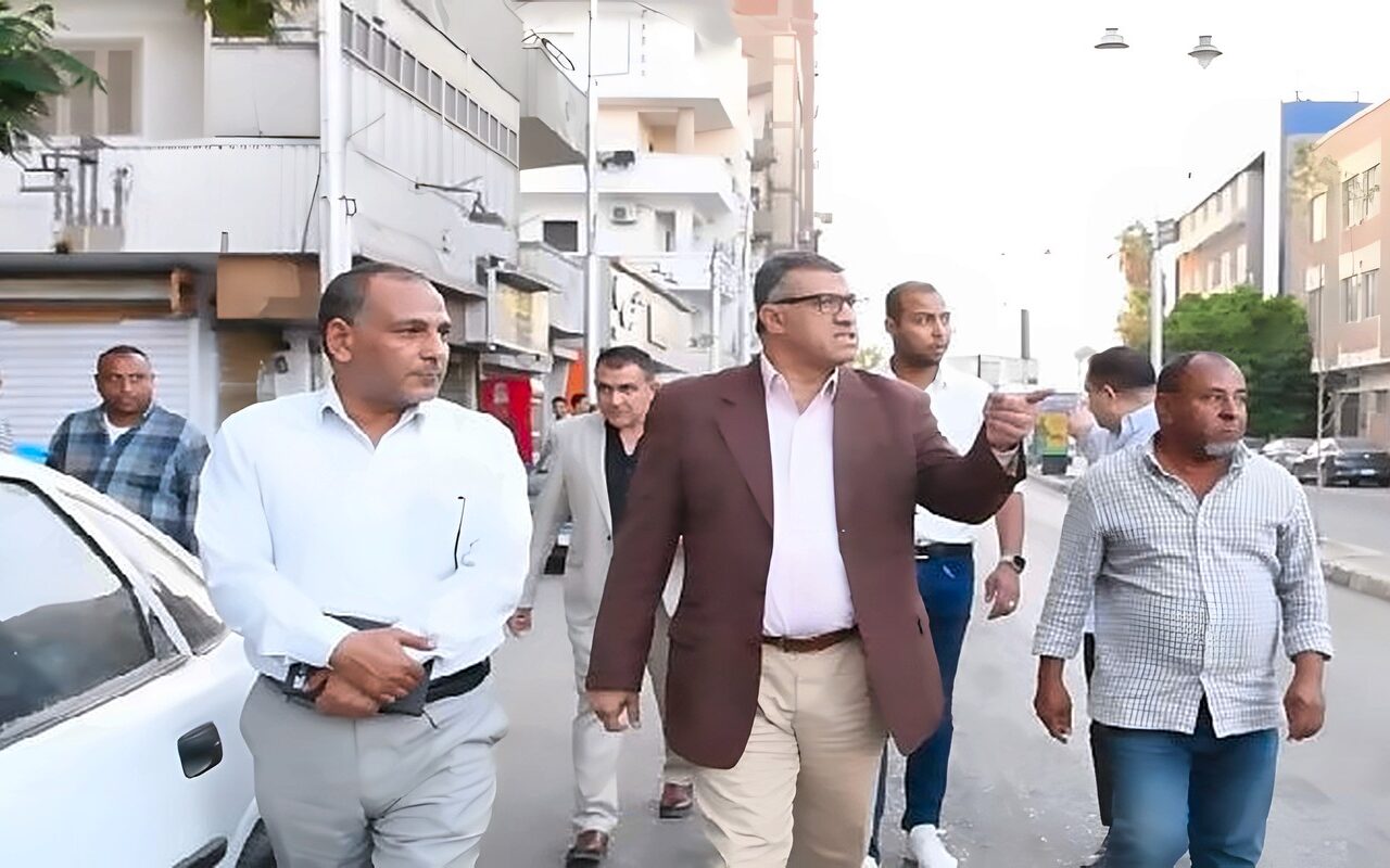 محافظ قنا يتفقد تطوير شارع الشنهورية.. صيانة ورفع كفاءة 3500 متر طولي من البلدورات والأرصفة