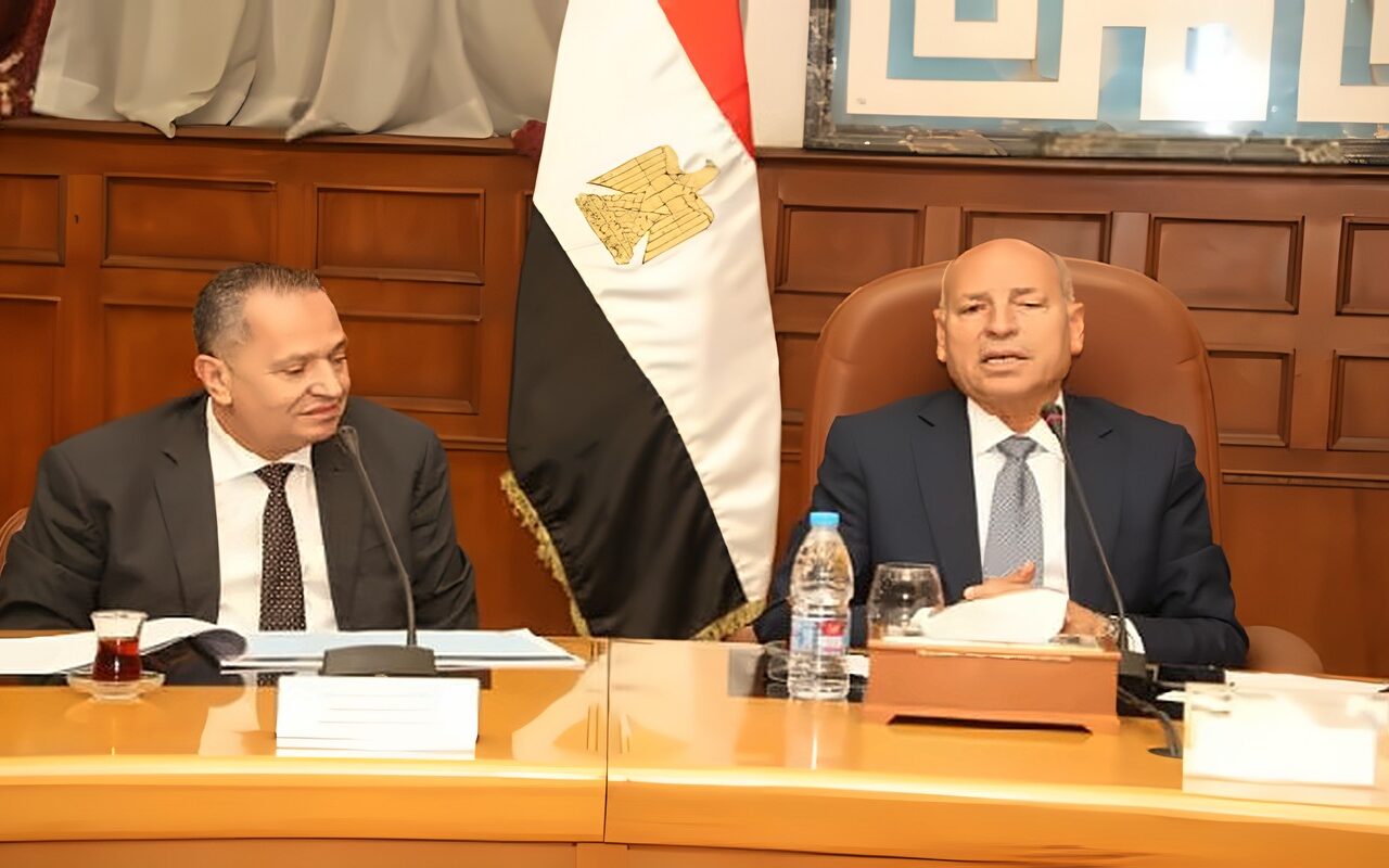محافظ القاهرة يبحث مع رئيس هيئة الأبنية التعليمية التوسع في إنشاء مدارس جديدة