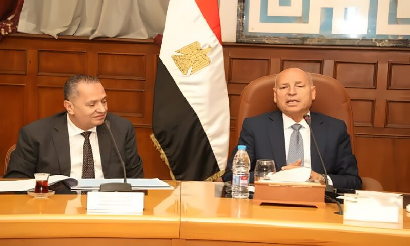 محافظ القاهرة يبحث مع رئيس هيئة الأبنية التعليمية التوسع في إنشاء مدارس جديدة