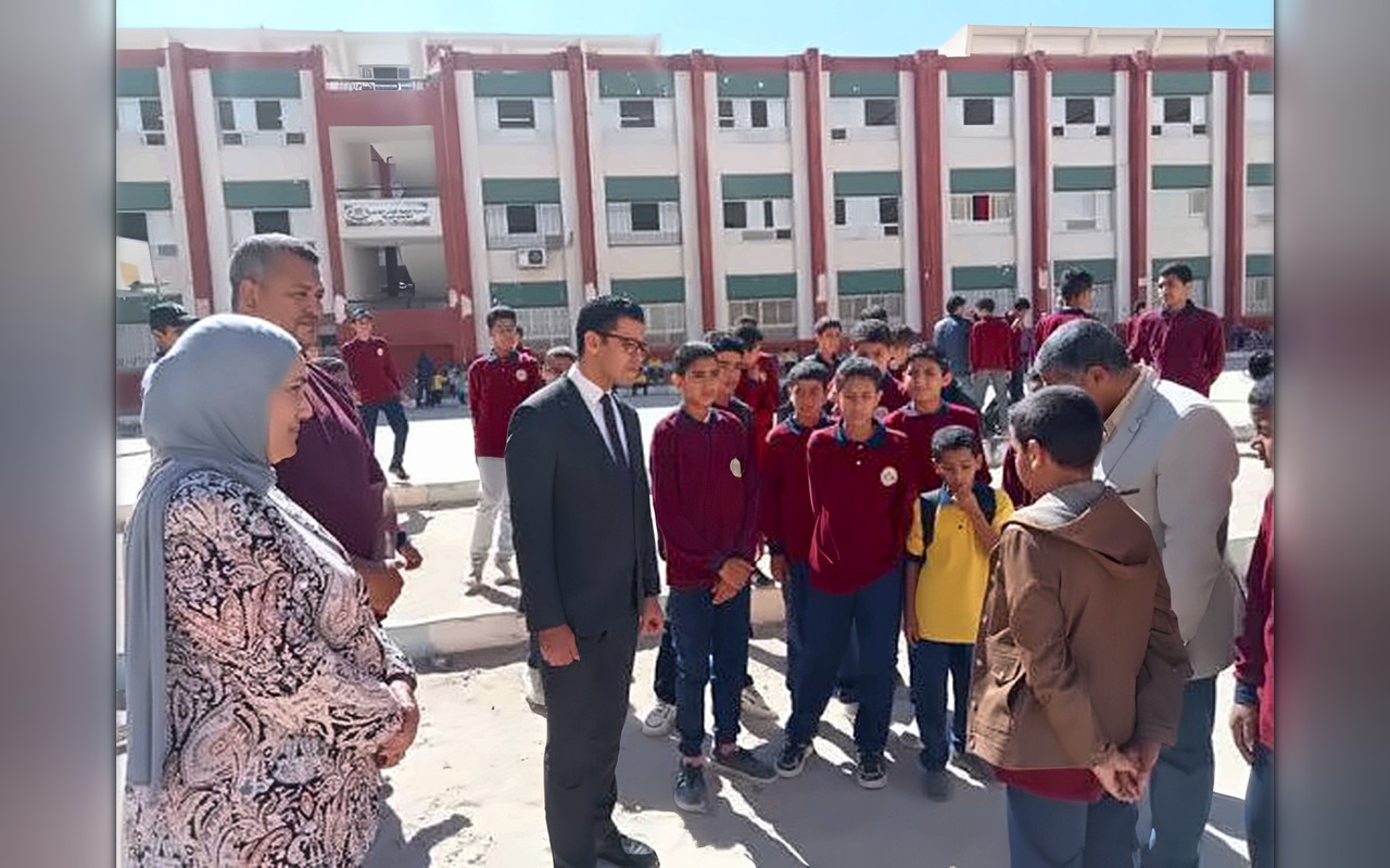 نائب محافظ مطروح يتابع انتظام الدراسة ميدانيًا ويتفقد مركز التطوير التكنولوجي