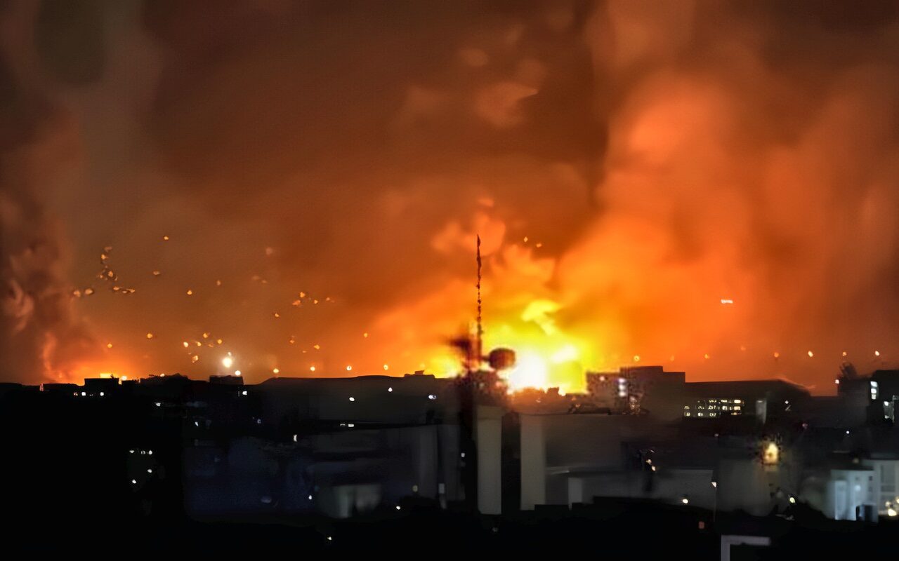 إعلام إيراني: دوي انفجارات بالقرب من جزيرة قشم