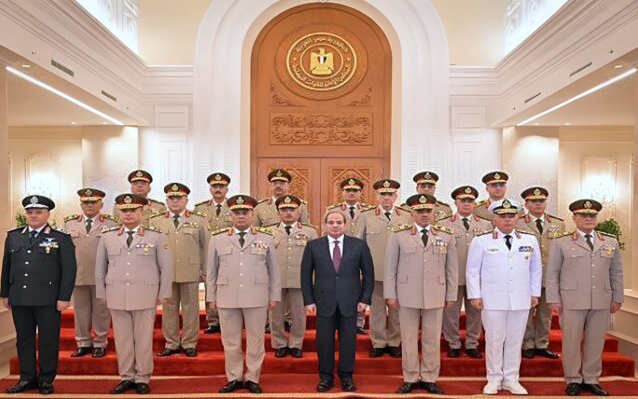 السيسي: القوات المسلحة تقف مع الشعب المصري ضد أي تهديد