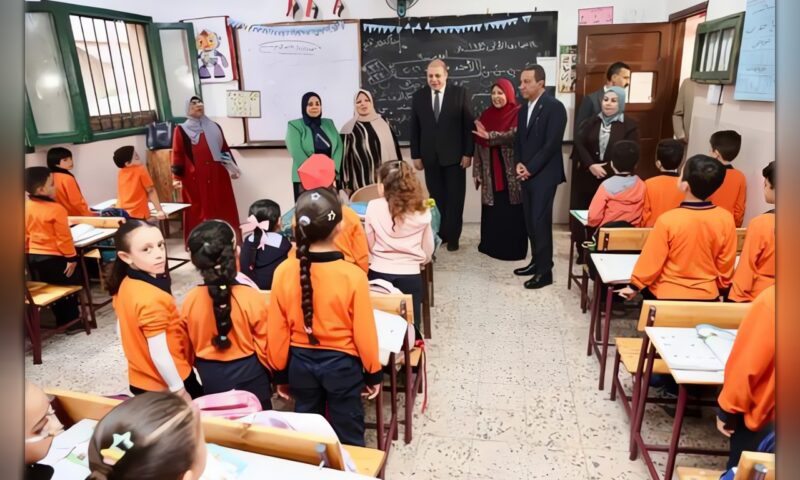 محافظ المنوفية يدعم مدرسة الشهيد مصطفى الفرماوي بـ100 ألف جنيه.. ومكافأة للمدير
