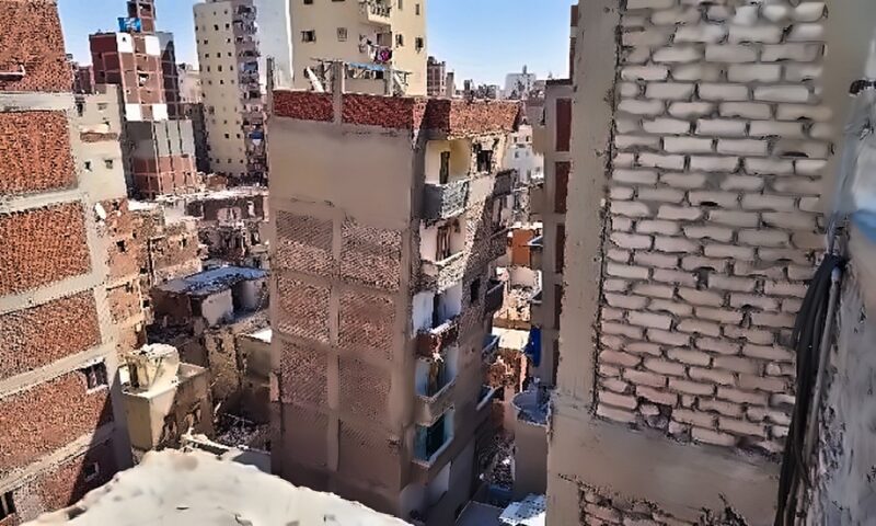 ذعر بين سكان كرموز بعد ميل عقار و إخلاء العقارات المجاورة في الإسكندرية