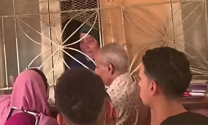 فيديو يثير الجدل في القليوبية.. تكدس وحالة غضب أمام شباك مطبوعات التأمين بشبرا الخيمة