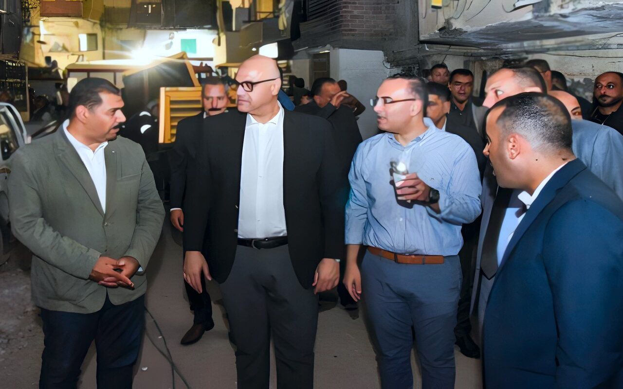 محافظ الإسكندرية ومدير الأمن يتابعان ميدانيًا جهود إنقاذ سكان العقار المنهار